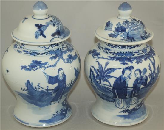 A pair of Chinese blue and white jars and covers, late 19th century, 28cm